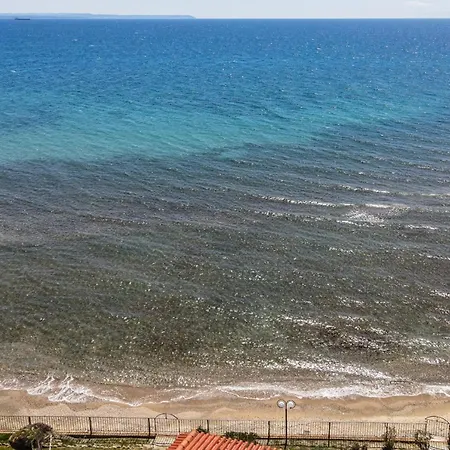 Next To The Sea * Paralia Dionisiou