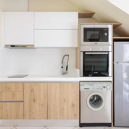 Next To The Sea פראליה דיוניסיו