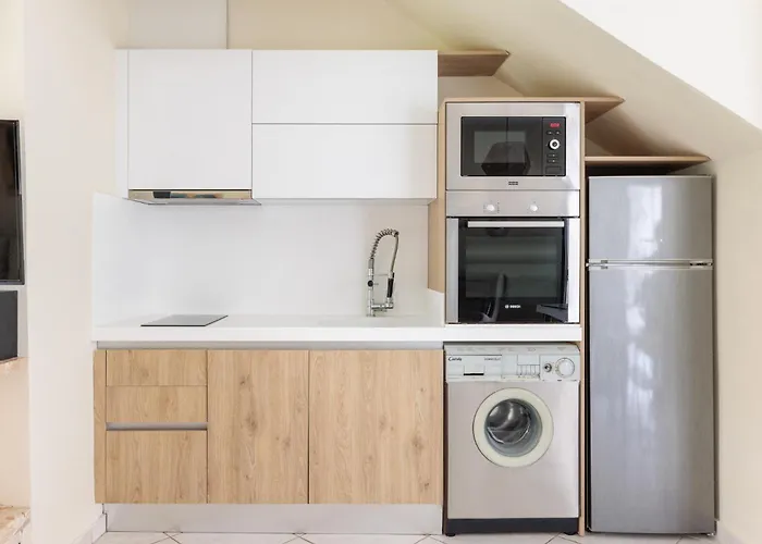 Next To The Sea Паралия-Дионисиу